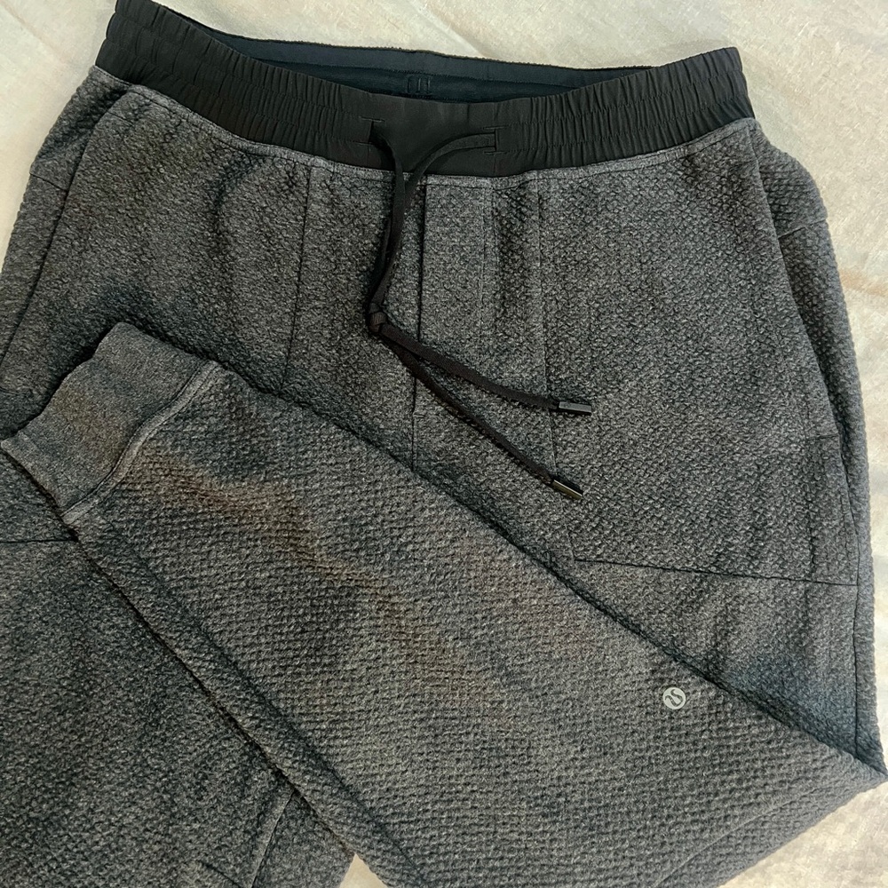 lululemon Men's at ease joggers Black and Gray size Large